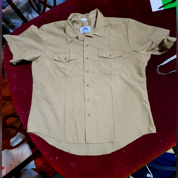 NWOT ... SHORTSLEEVE KHAKI COLOR SHIRT - Picture 2 of 6